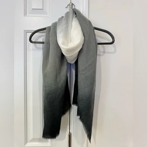 Cushnie Carly Ombré Scarf / Shawl / Coverup - Picture 6 of 11